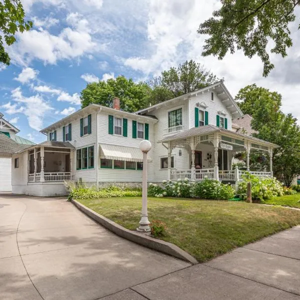 Carriage House Bed & Breakfast, hotel in Goodview