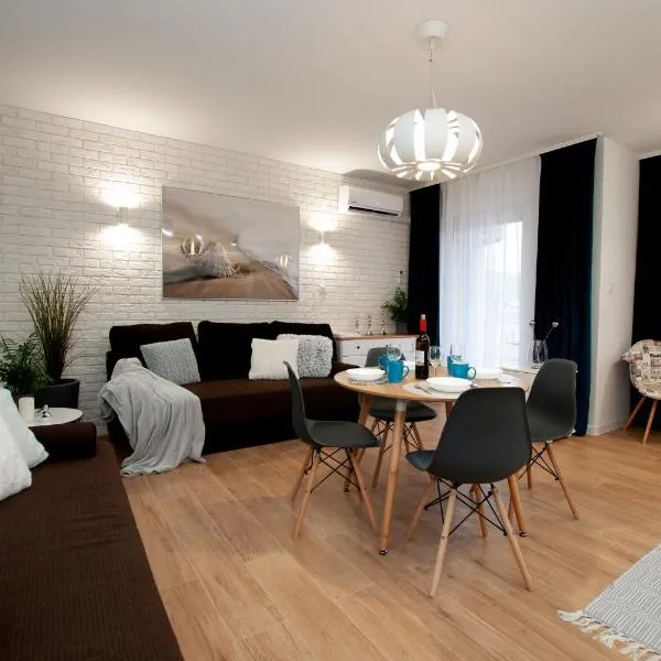 Apartament IKAR ul. Grunwaldzka blisko morza、ポビエロボのホテル