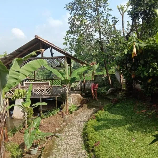 De Salak Homestay, hotel in Cipeundeuy