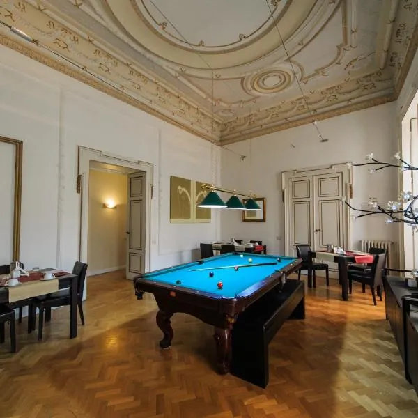 Spaccanapoli Comfort Suites, hotel v Neaplju