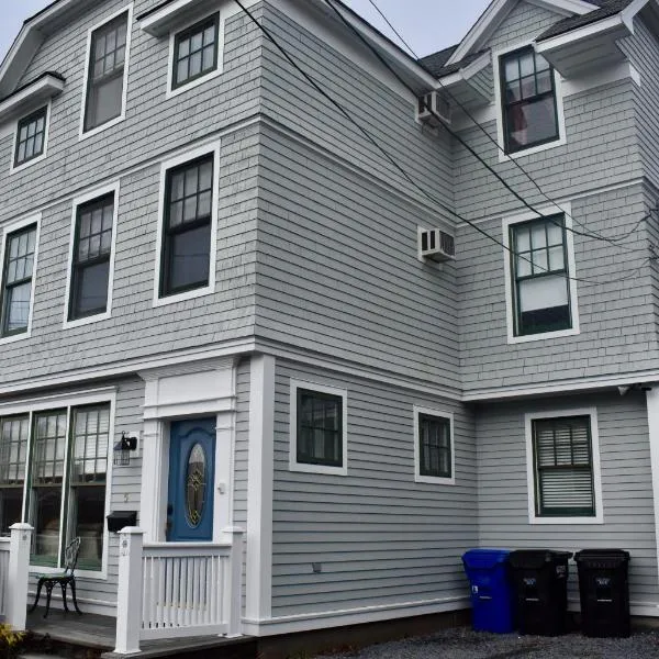 Modern Cottage Downtown NPT-Waites Wharf Cottage RE05618-STR, hotel in Newport