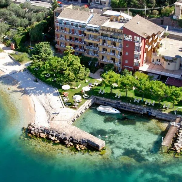 Hotel Du Lac - Relax Attitude Hotel: Brenzone sul Garda'da bir otel