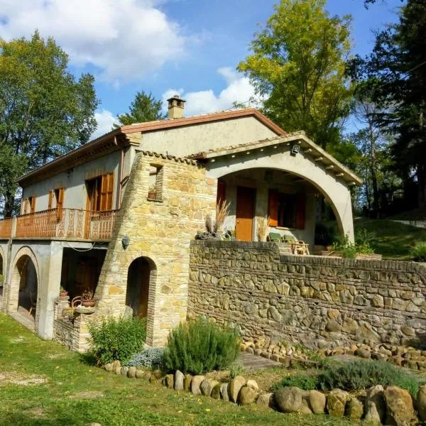 Casale La Pineta, hotel en Mombaroccio