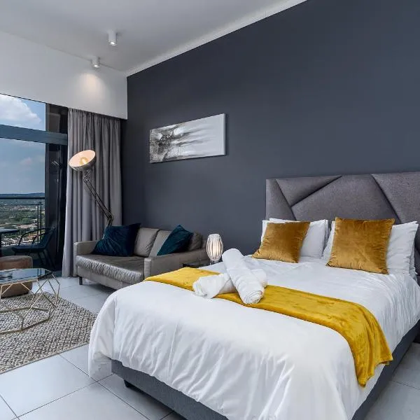 Top Floor Menlyn Maine studio apartment with Stunning Views & No Load Shedding, hotel v destinaci Pretoria