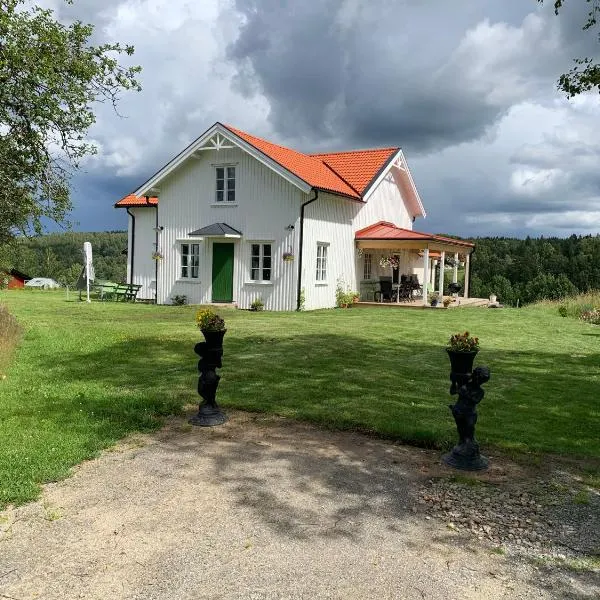 Rustic luxury lakeside house transformed chapel, hotel in Navarsviken