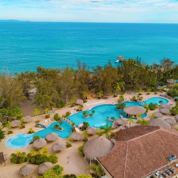 La Ensenada Beach Resort, hótel í Tela