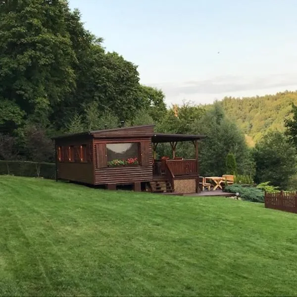 Domek letniskowy "Domek w zieleni" Kaszuby, hotel v destinaci Łapino