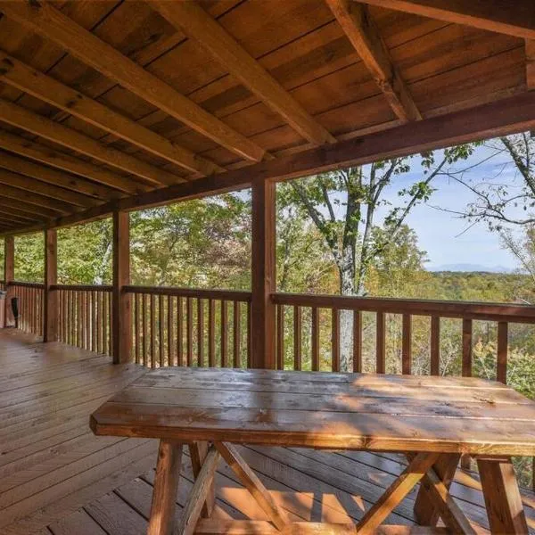 View! Cozy, Private, Fireplace, Hot Tub Log Cabin, Honeymoon!, hótel í Park Settlement