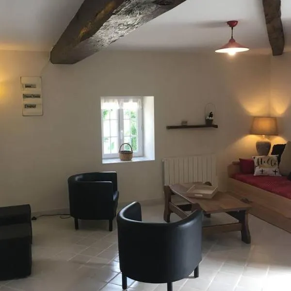 logement indépendant LE POULAILLER proche Guédelon, hotel v destinaci Treigny