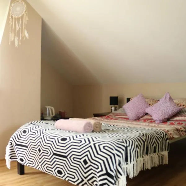 Domek pod lasem, hotel a Majdan Stulenski