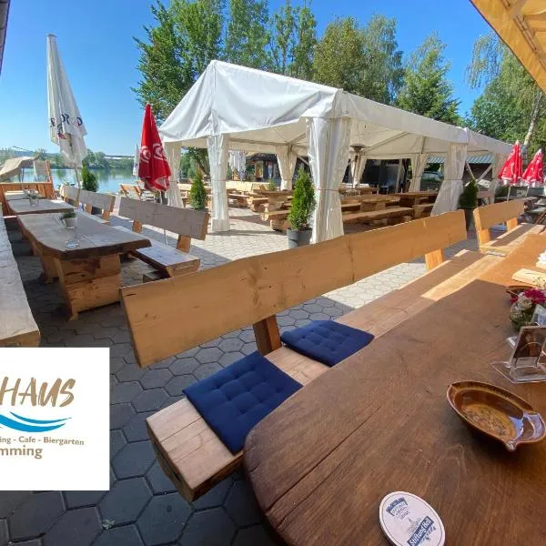 Viesnīca Seehaus Mamming - Hotel - Schlaffässer - Biergarten - Camping pilsētā Mamming