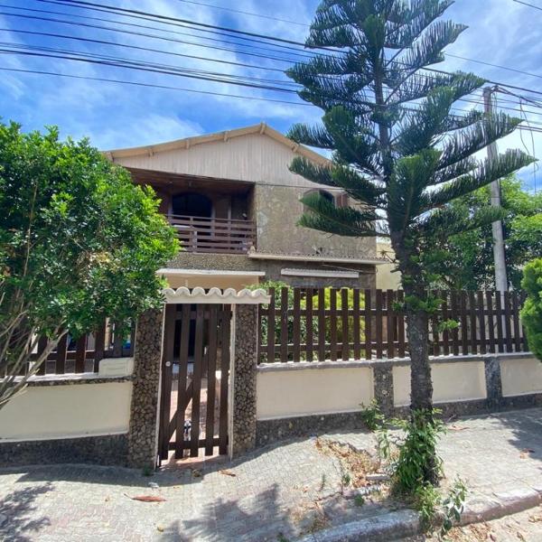 Casa térrea a 2 min da praia dos anjos