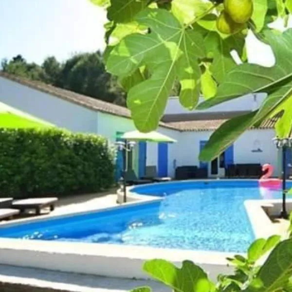 La Villa du Menhir Gîte, hotel v destinaci Bize-Minervois