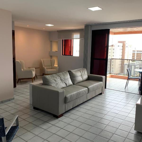Apartamento amplo com acesso direto à praia!
