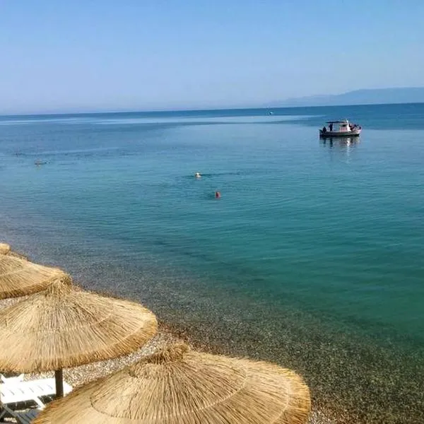 Castella Beach, hotel in Tsoukalaíika