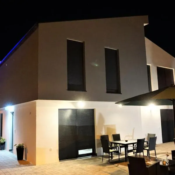 Villa Zaric Malinska, hotel sa Malinska