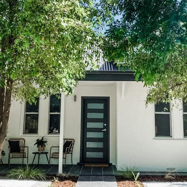 Just book it! Ruby - a spacious house in the CBD, hotel a Wagga Wagga