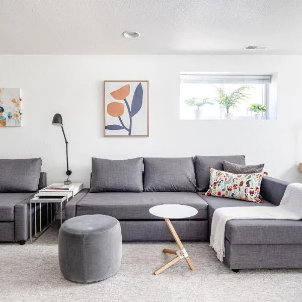 Well-Stocked, Family Friendly Home on the Westside STR-1669, hotell sihtkohas Colorado Springs