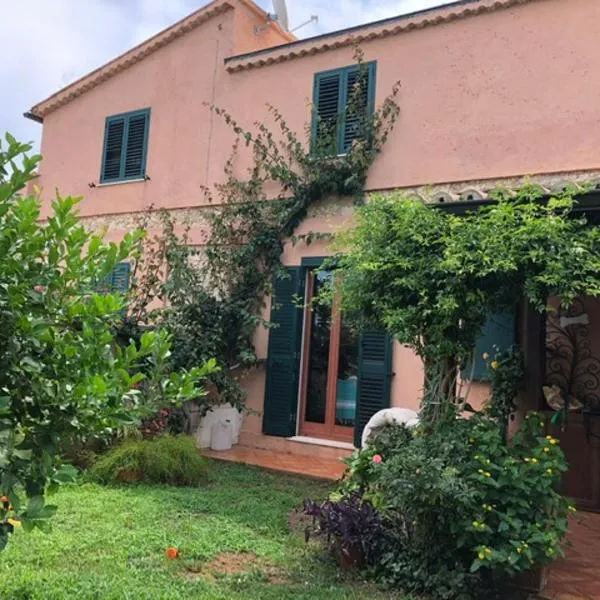 Casale ristrutturato 3 Km Tropea, hotel in Santa Domenica