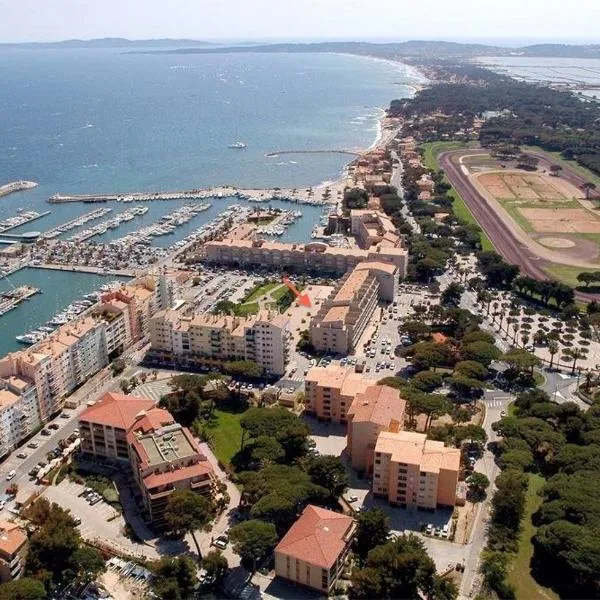 Holidays Hyeres，位于耶尔的酒店