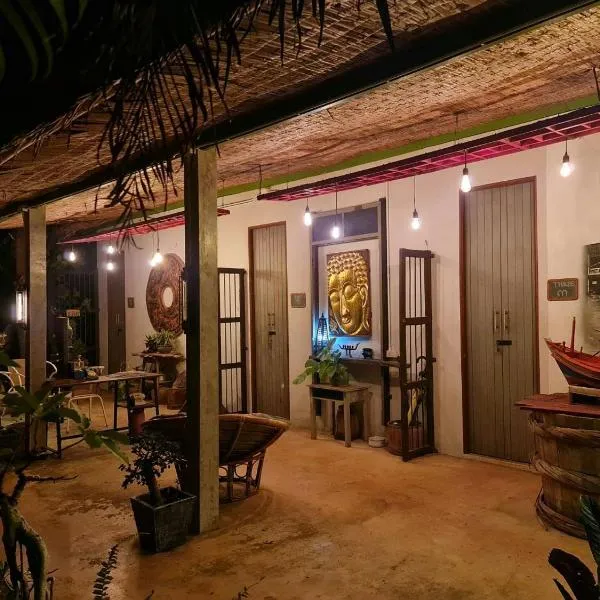 Baan Hotelier Resort: Laem Ngop şehrinde bir otel