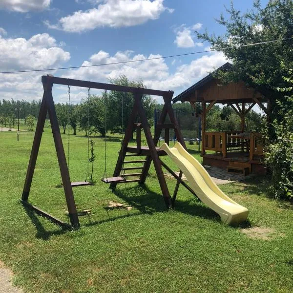 Salaš Gnijezdo, hotel v destinaci Bačka Palanka