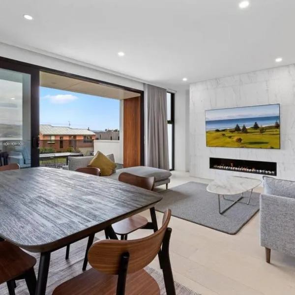 luxurious 4 Bedroom Ocean View Holiday House, hotel v destinaci Apollo Bay