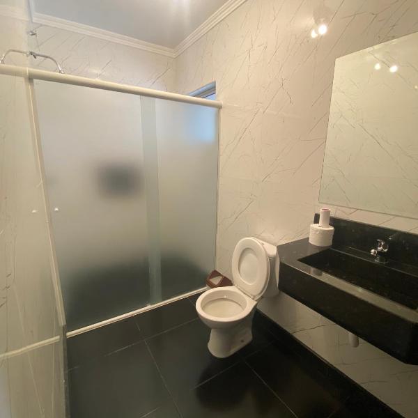 Casa com ar-condicionado e chuveiro a gás, novinha e central - Foto 3
