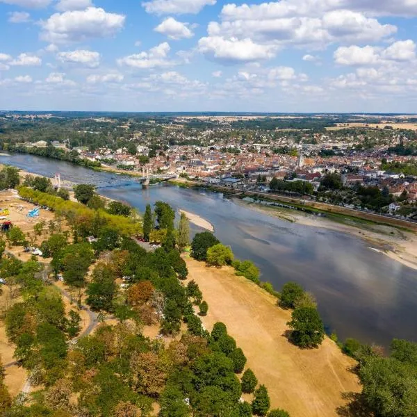 Camping de l'île: Bannay şehrinde bir otel