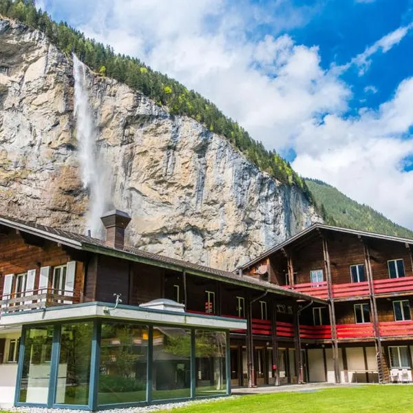 Alpine Base Hostel - Adults only, hotel v destinaci Lauterbrunnen