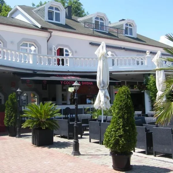 Y HOSTEL, hotel v destinaci Balatonlelle