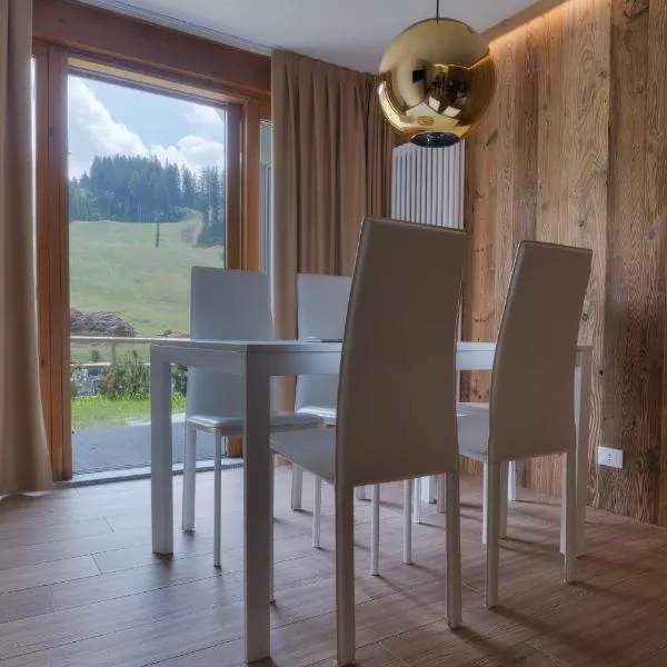 Chalet Golf Campiglio / LuxApt / fronte piste-impianti-golf, hotel in Madonna di Campiglio