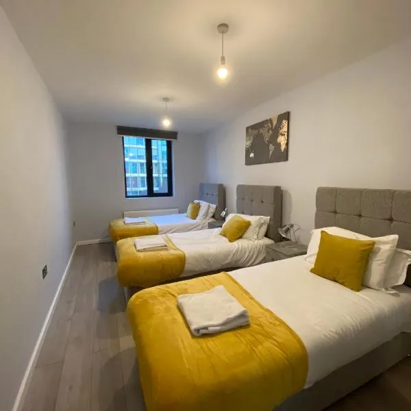 Zen Quality flats near Heathrow that are Cozy CIean Secure total of 8 flats group bookings available: Hounslow şehrinde bir otel