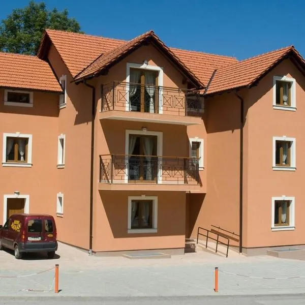 Apartments Manjan, отель в городе Красно-Поле