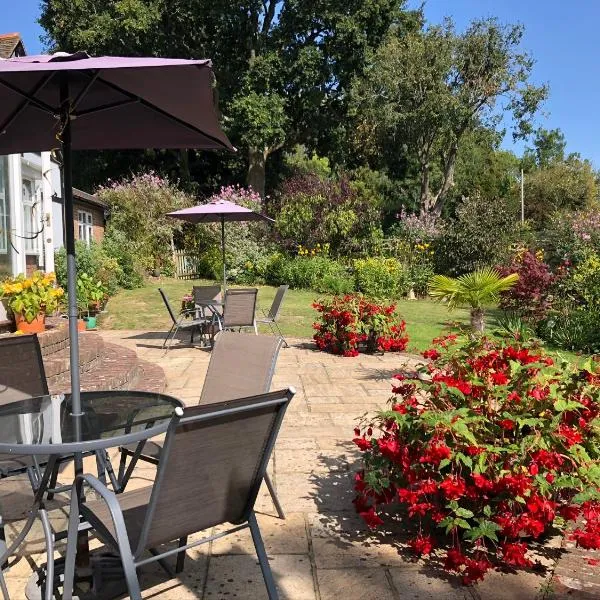 Trumbles Gatwick B&B, hotel a Charlwood