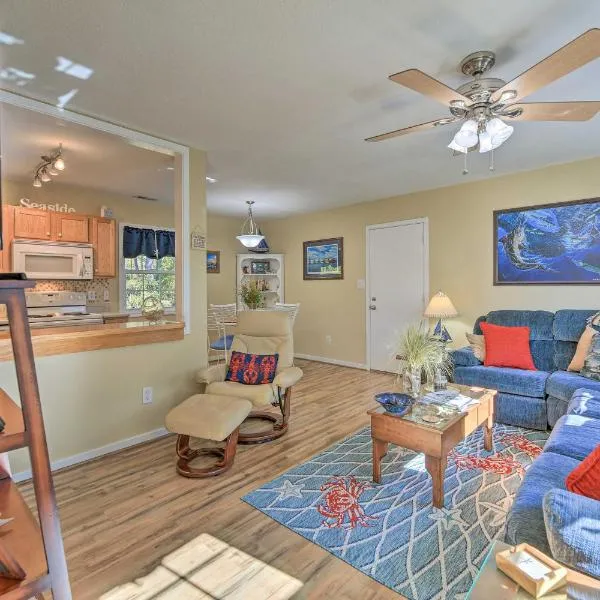 Beaufort Pad with Patio 3 Blocks to Waterfront!, hotel v destinaci Beaufort