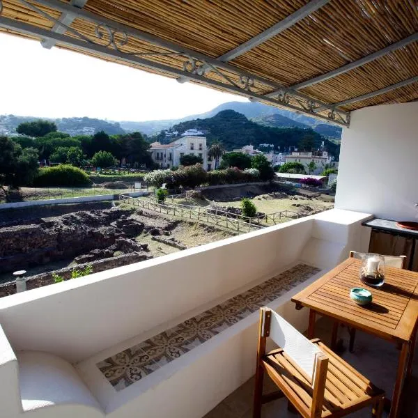 Luxury Room Vittorio Emanuele II, hotel v Lipari