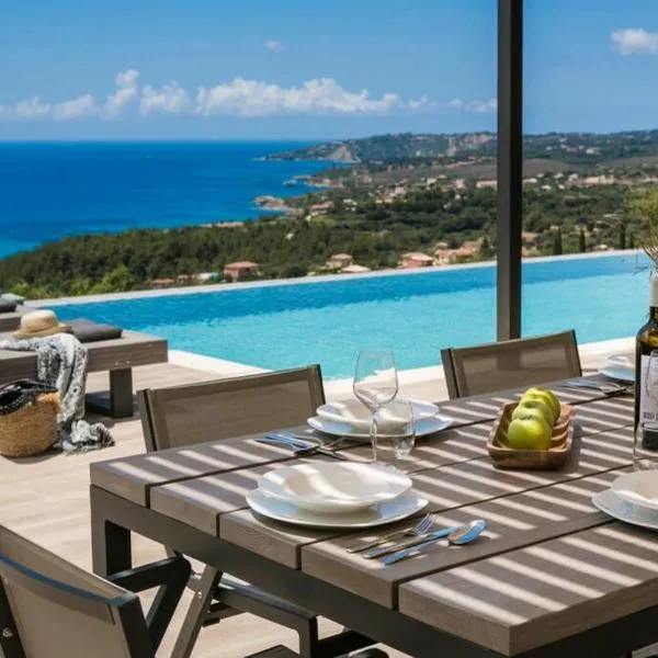 Color villas-New Villa Green at Trapezaki with private pool, hotel in Mousata