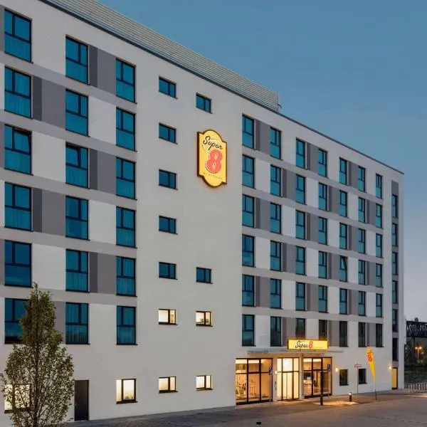 Super 8 by Wyndham Oberhausen am Centro, отель в Оберхаузене