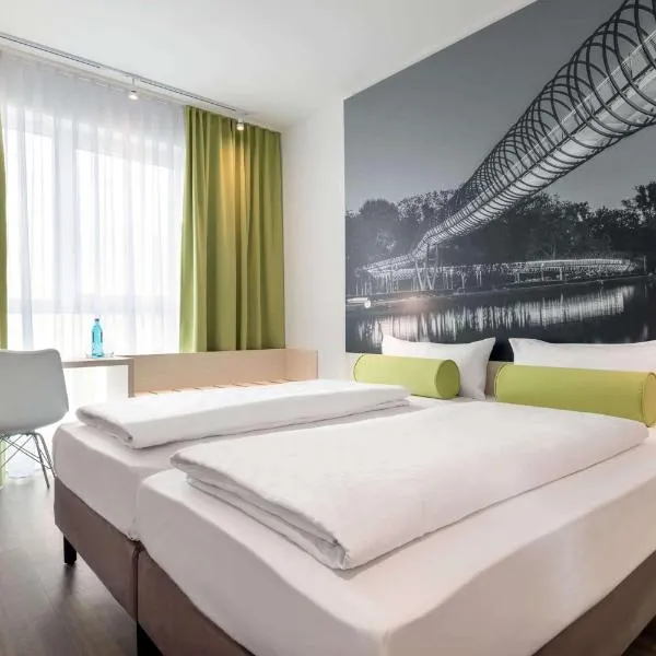 Super 8 by Wyndham Oberhausen am Centro, hotel in Oberhausen