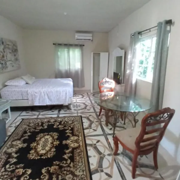 Grace Garden Guesthouse by Eminence Ent, hotel v destinaci Ocho Rios