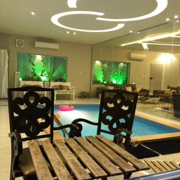 شالية فاخر بمسبح خاص بمكة المكرمة, hotel in Al Jumūm