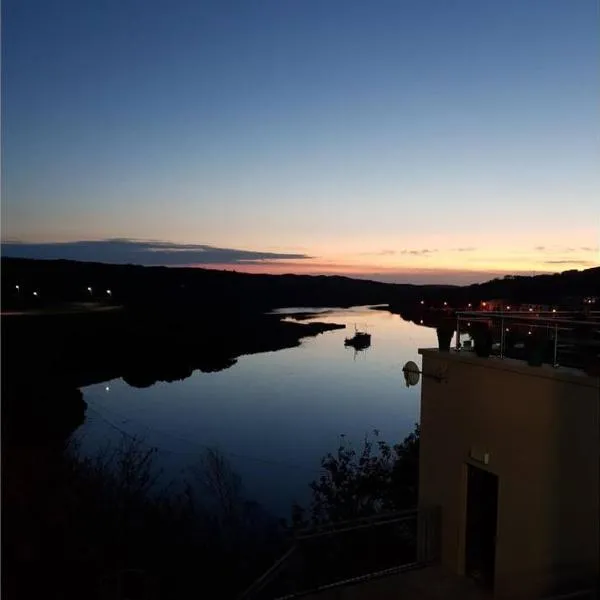 The Loft @ Clifden Bay Apartments, hotel em Ballyconneely