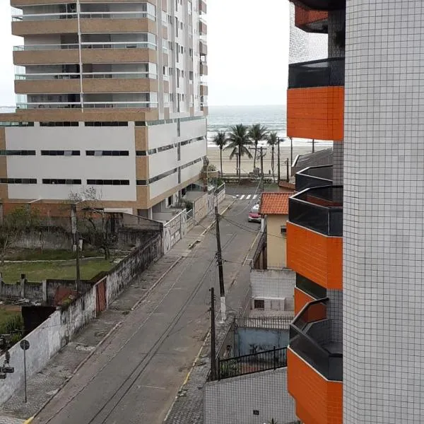 Apto Praia Grande - 50 metros da praia, hotel in São Paulo