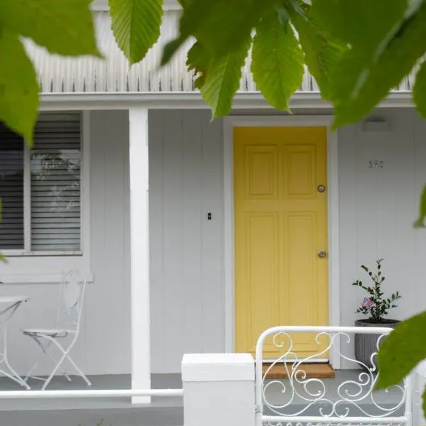 Mary Lemon Cottage - Heritage Home, hotel in Orange