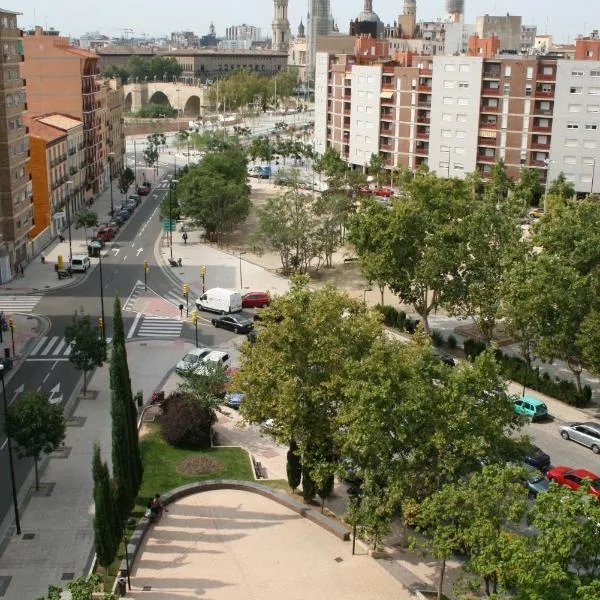 Hostal Puente de Piedra、サラゴサのホテル