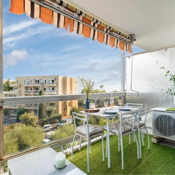 Joli grand appartement terrasse lit 180X200 vue mer 10min plages, hôtel à Juan-les-Pins