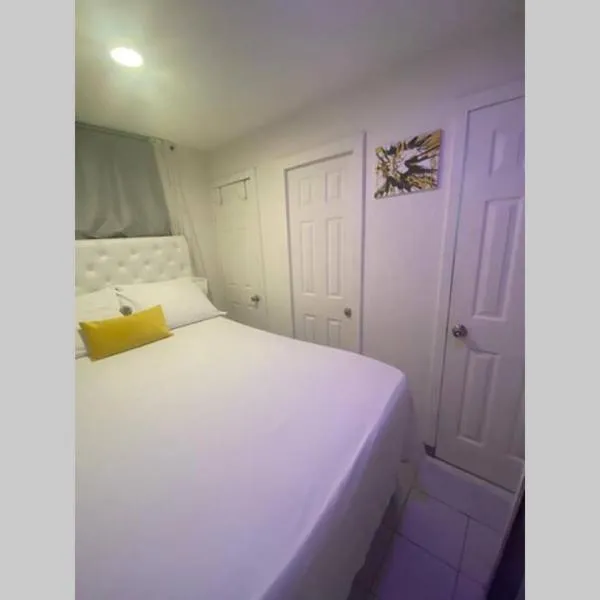 Cute and Cozy Ez Home، فندق في بورتمور