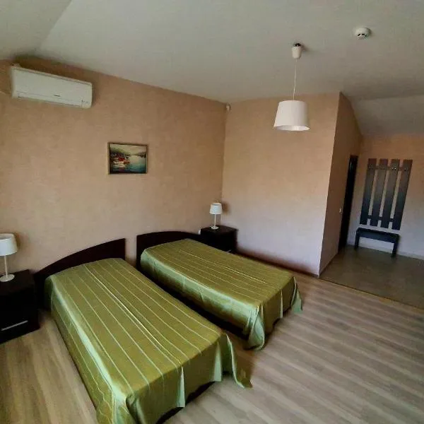 La Salcii, hotell i Călăraşi