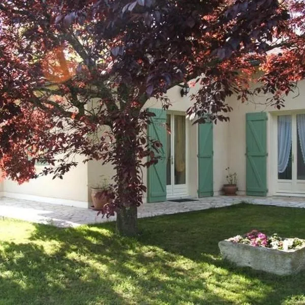 Gite de La Cheneraie, hotel v destinaci Montpezat-de-Quercy